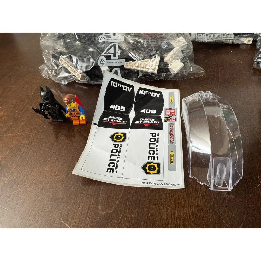 LEGO The LEGO Movie: Super Secret Police Dropship (70815) 100% Complete W/Minifi